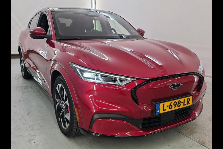 Ford Mustang Mach-E Extended First Edition 337 pk AWD 98 kWh, panoramadak, leder, trekhaak, 1 e eigenaar, NL auto nap