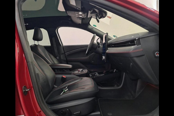 Ford Mustang Mach-E Extended First Edition 337 pk AWD 98 kWh, panoramadak, leder, trekhaak, 1 e eigenaar, NL auto nap