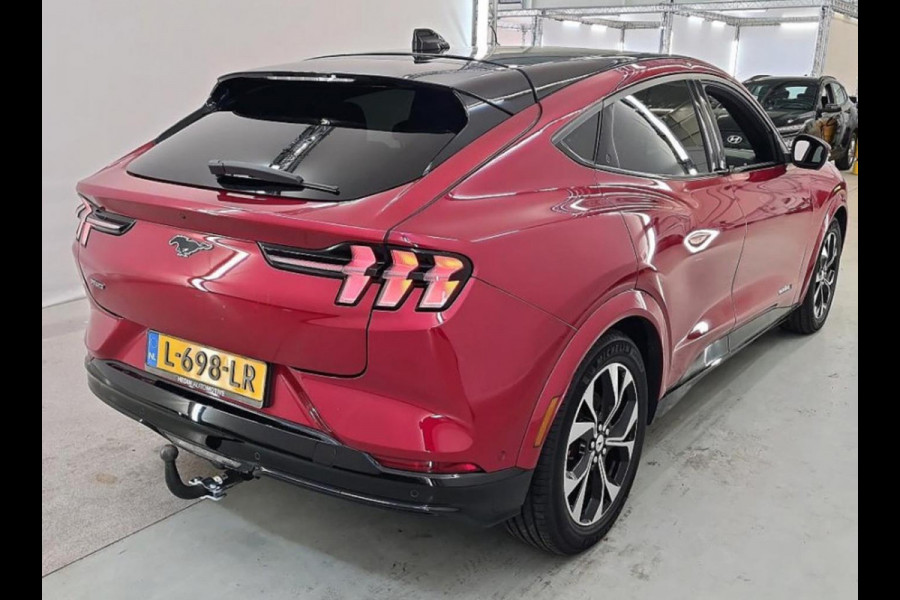 Ford Mustang Mach-E Extended First Edition 337 pk AWD 98 kWh, panoramadak, leder, trekhaak, 1 e eigenaar, NL auto nap