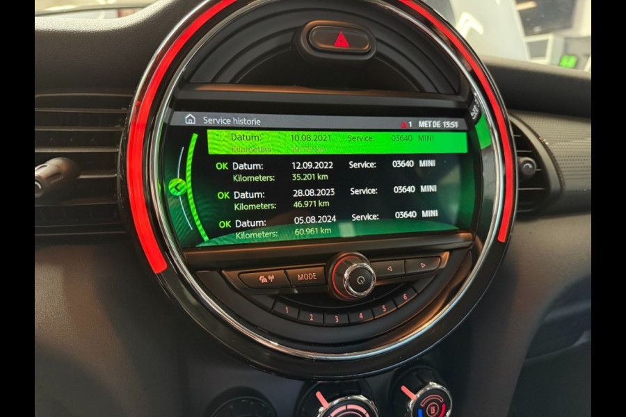 MINI Cooper 1.5 136 pk Led/pdc/17 inch/stoelverwarming/apple carplay/all wheater banden
