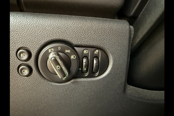 MINI Cooper 1.5 136 pk Led/pdc/17 inch/stoelverwarming/apple carplay/all wheater banden