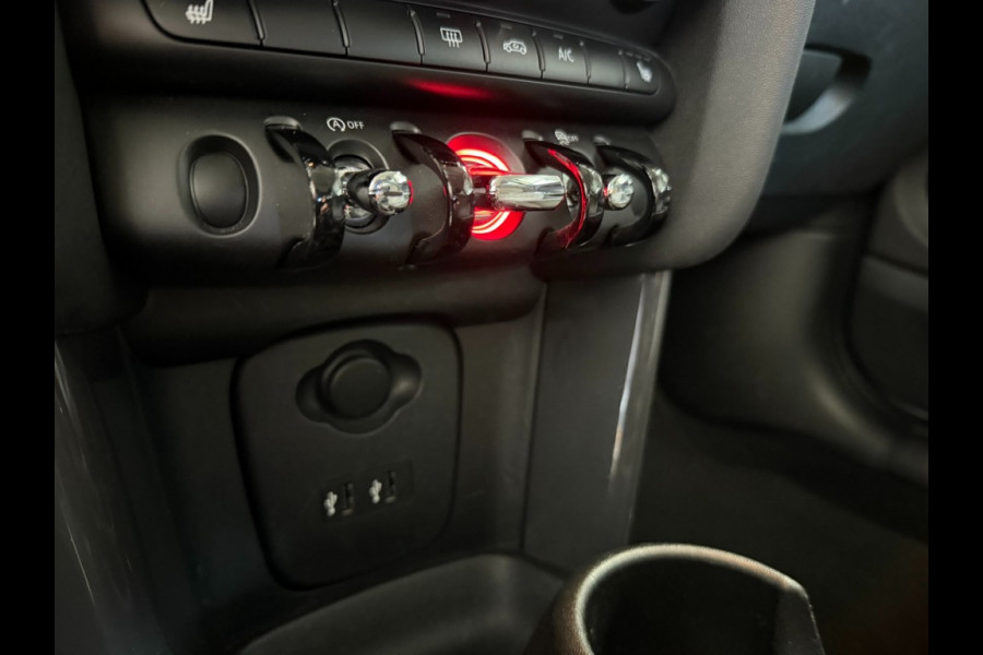 MINI Cooper 1.5 136 pk Led/pdc/17 inch/stoelverwarming/apple carplay/all wheater banden