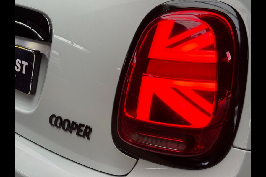MINI Cooper 1.5 136 pk Led/pdc/17 inch/stoelverwarming/apple carplay/all wheater banden