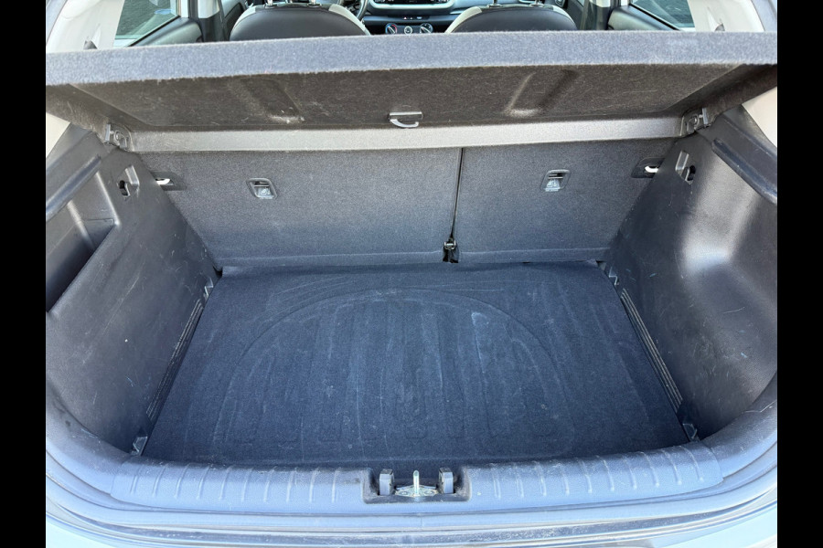 Kia Stonic 1.0 T-GDi Sports Edition - Navi - Airco - Parkeerhulp- Org.NL Kia Stonic 1.0 T-GDi Sports Edition - Navi - Airco - Parkeerhulp- Org.NL