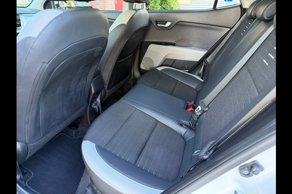 Kia Stonic 1.0 T-GDi Sports Edition - Navi - Airco - Parkeerhulp- Org.NL Kia Stonic 1.0 T-GDi Sports Edition - Navi - Airco - Parkeerhulp- Org.NL