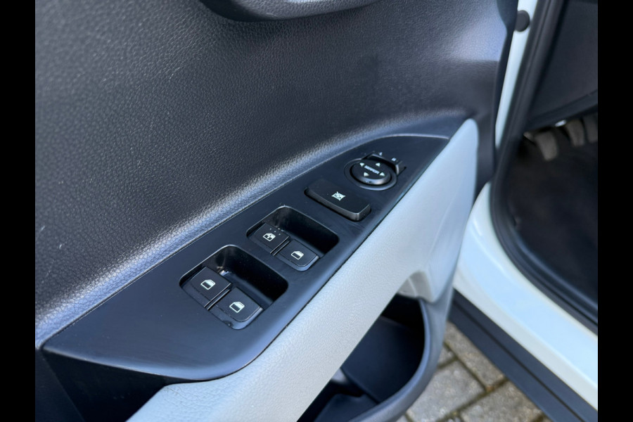 Kia Stonic 1.0 T-GDi Sports Edition - Navi - Airco - Parkeerhulp- Org.NL Kia Stonic 1.0 T-GDi Sports Edition - Navi - Airco - Parkeerhulp- Org.NL