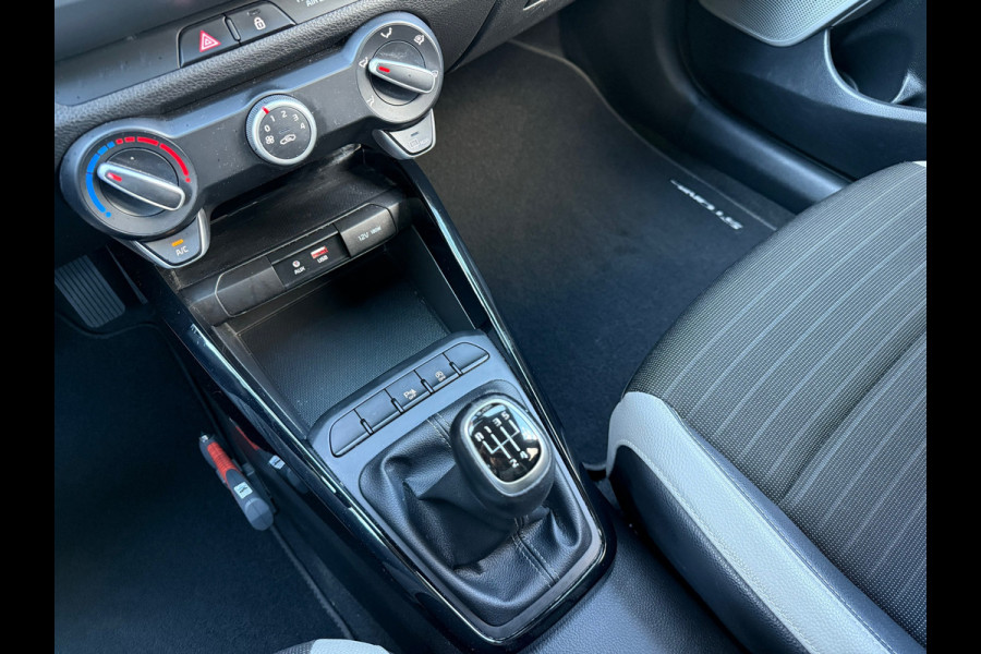 Kia Stonic 1.0 T-GDi Sports Edition - Navi - Airco - Parkeerhulp- Org.NL Kia Stonic 1.0 T-GDi Sports Edition - Navi - Airco - Parkeerhulp- Org.NL