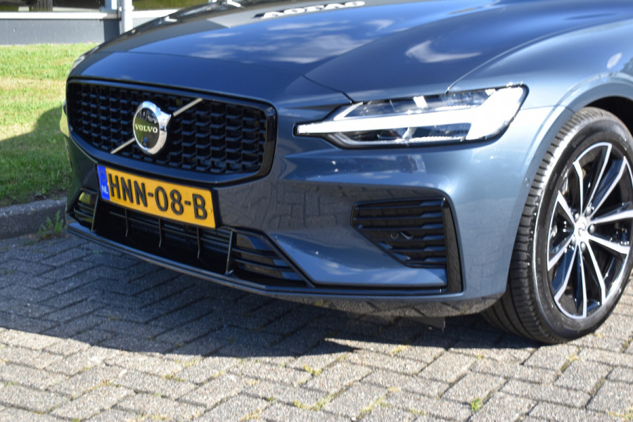 Volvo V60 T6 AWD 350PK Plug-in Hybrid Plus Dark | H&K | Trekhaak | 360 Camera | ACC | Stoel-Stuur verwarming