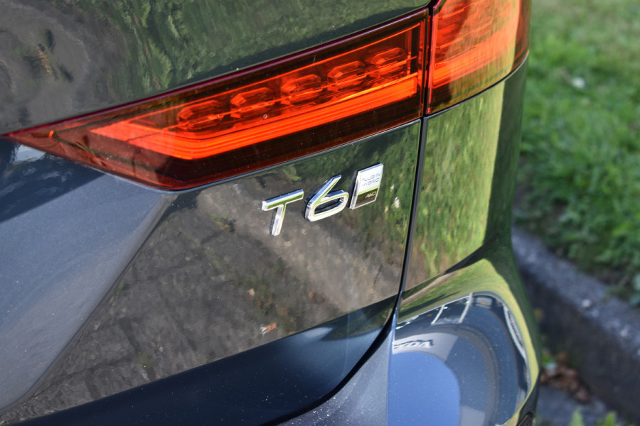 Volvo V60 T6 AWD 350PK Plug-in Hybrid Plus Dark | H&K | Trekhaak | 360 Camera | ACC | Stoel-Stuur verwarming