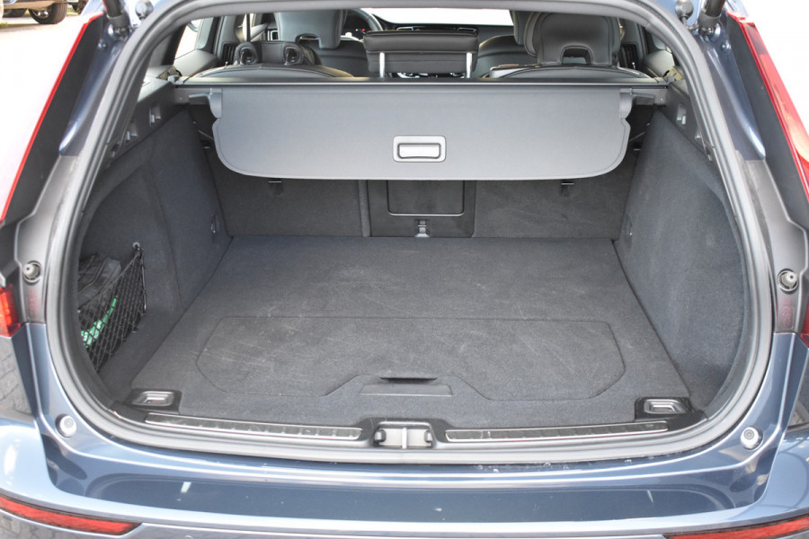 Volvo V60 T6 AWD 350PK Plug-in Hybrid Plus Dark | H&K | Trekhaak | 360 Camera | ACC | Stoel-Stuur verwarming