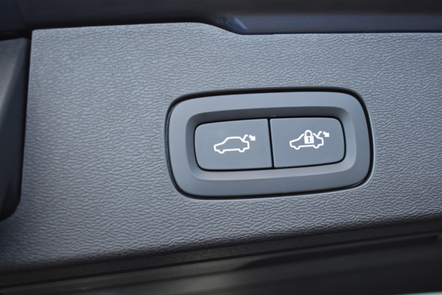 Volvo V60 T6 AWD 350PK Plug-in Hybrid Plus Dark | H&K | Trekhaak | 360 Camera | ACC | Stoel-Stuur verwarming