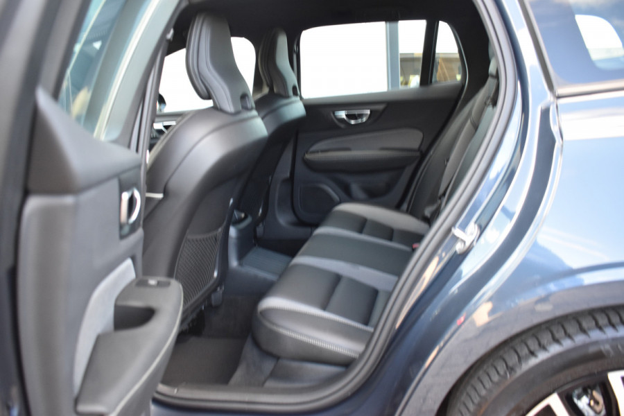Volvo V60 T6 AWD 350PK Plug-in Hybrid Plus Dark | H&K | Trekhaak | 360 Camera | ACC | Stoel-Stuur verwarming