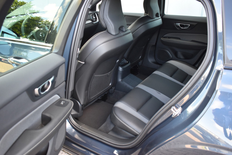 Volvo V60 T6 AWD 350PK Plug-in Hybrid Plus Dark | H&K | Trekhaak | 360 Camera | ACC | Stoel-Stuur verwarming