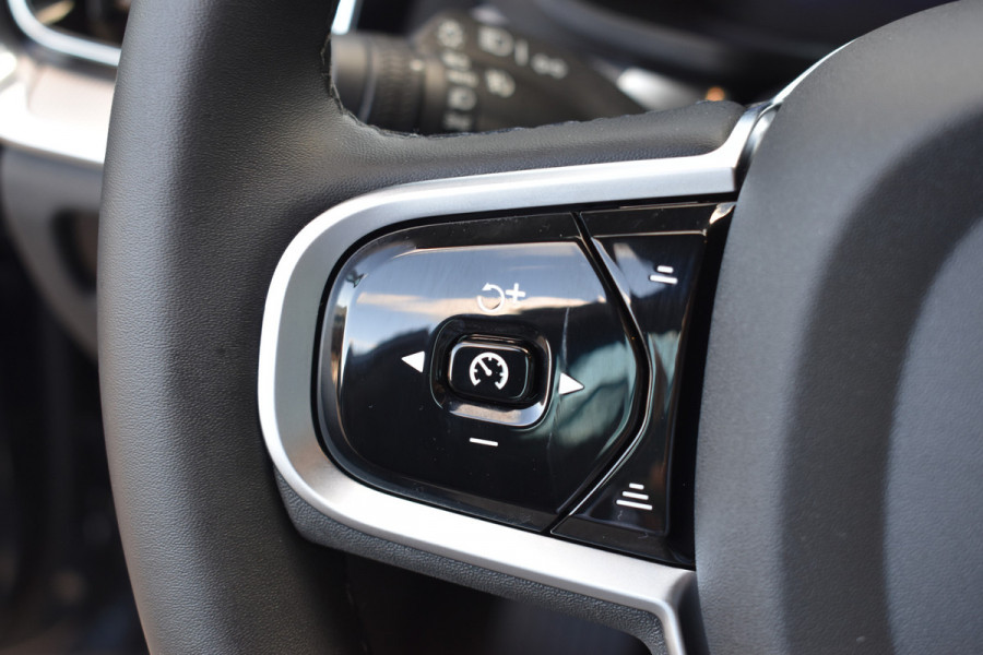 Volvo V60 T6 AWD 350PK Plug-in Hybrid Plus Dark | H&K | Trekhaak | 360 Camera | ACC | Stoel-Stuur verwarming