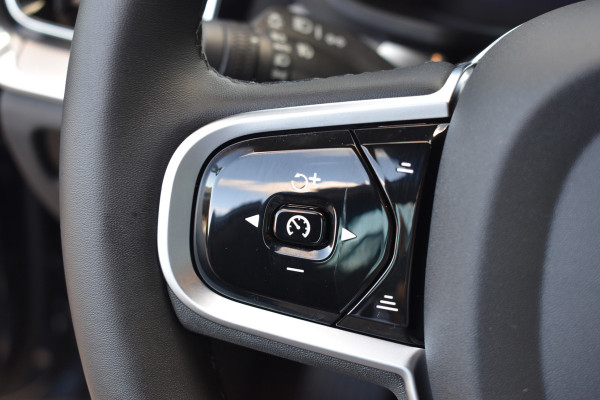 Volvo V60 T6 AWD 350PK Plug-in Hybrid Plus Dark | H&K | Trekhaak | 360 Camera | ACC | Stoel-Stuur verwarming