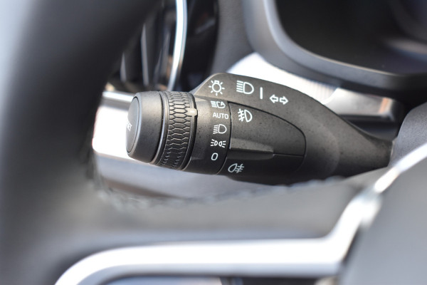 Volvo V60 T6 AWD 350PK Plug-in Hybrid Plus Dark | H&K | Trekhaak | 360 Camera | ACC | Stoel-Stuur verwarming