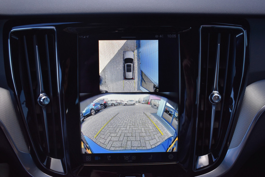 Volvo V60 T6 AWD 350PK Plug-in Hybrid Plus Dark | H&K | Trekhaak | 360 Camera | ACC | Stoel-Stuur verwarming