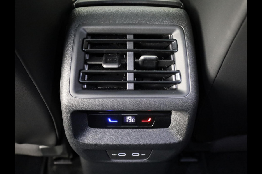 Volkswagen Tayron 1.5 eHybrid R-Line Edition 204 PK | Automaat (DSG) | Panoramadak | Black Style | Leder interieur | Harman Kardon | 20 Inch