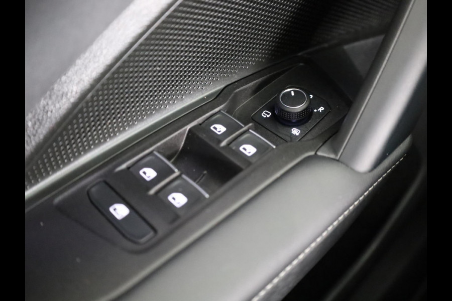Volkswagen Tayron 1.5 eHybrid R-Line Edition 204 PK | Automaat (DSG) | Panoramadak | Black Style | Leder interieur | Harman Kardon | 20 Inch