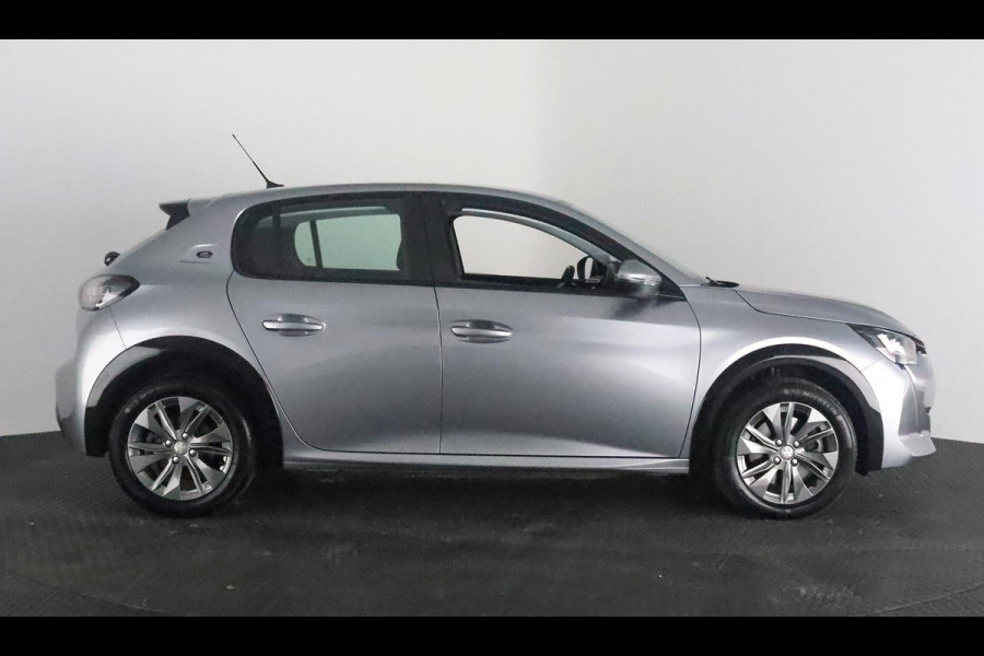 Peugeot e-208 EV ALLURE PACK 50 KWh ACCU= 93% +SNELLADEN 3 FASE LADEN TOT 2 JAAR GARANTIE ! Als nieuw!