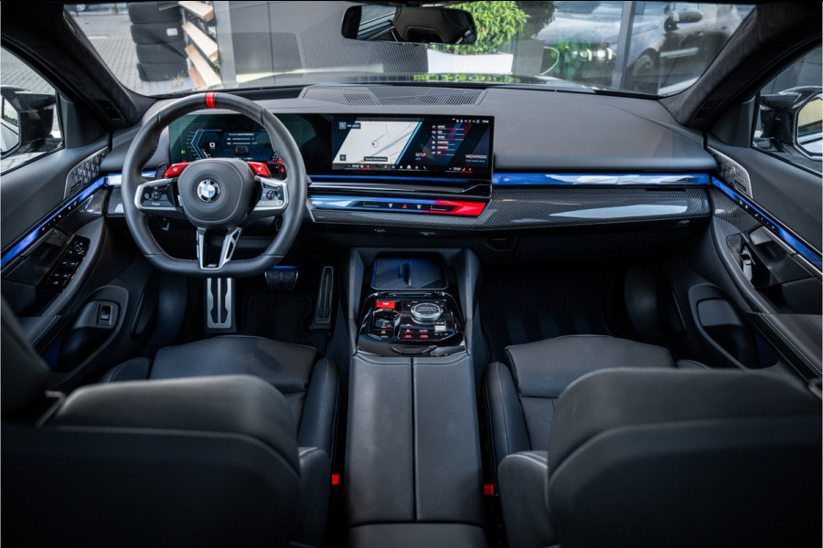 BMW M5 5-serie Touring - Origineel NL | M Drive Professional | Panorama | Carbonpakket | Keramisch | B&W