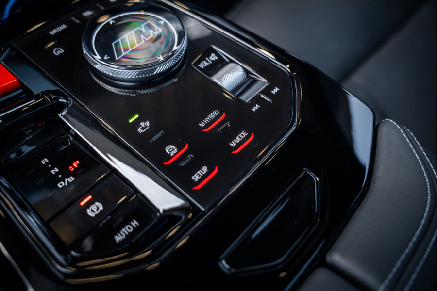 BMW M5 5-serie Touring - Origineel NL | M Drive Professional | Panorama | Carbonpakket | Keramisch | B&W