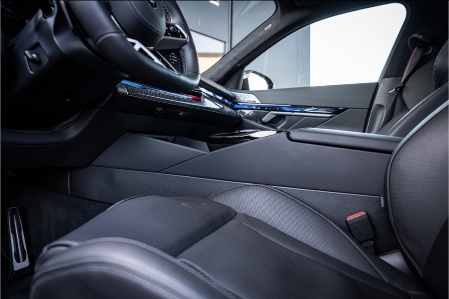 BMW M5 5-serie Touring - Origineel NL | M Drive Professional | Panorama | Carbonpakket | Keramisch | B&W