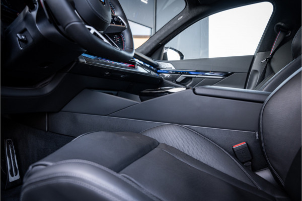 BMW M5 5-serie Touring - Origineel NL | M Drive Professional | Panorama | Carbonpakket | Keramisch | B&W