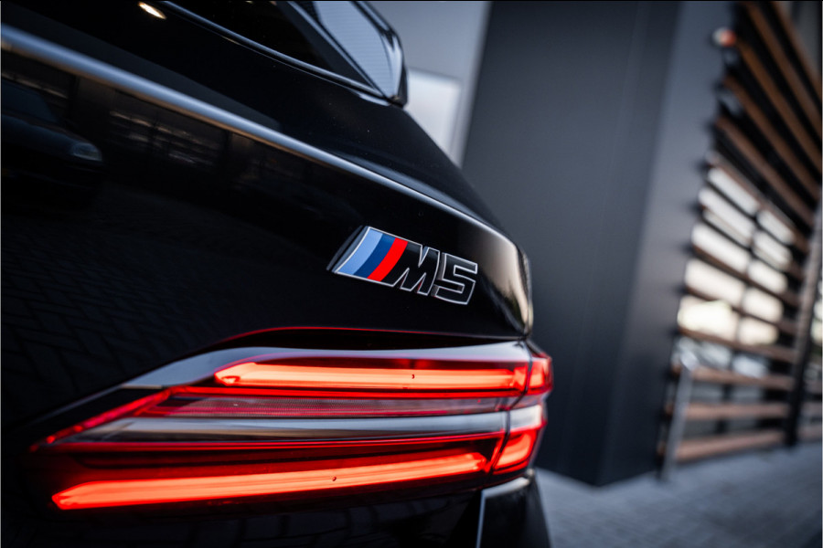 BMW M5 5-serie Touring - Origineel NL | M Drive Professional | Panorama | Carbonpakket | Keramisch | B&W
