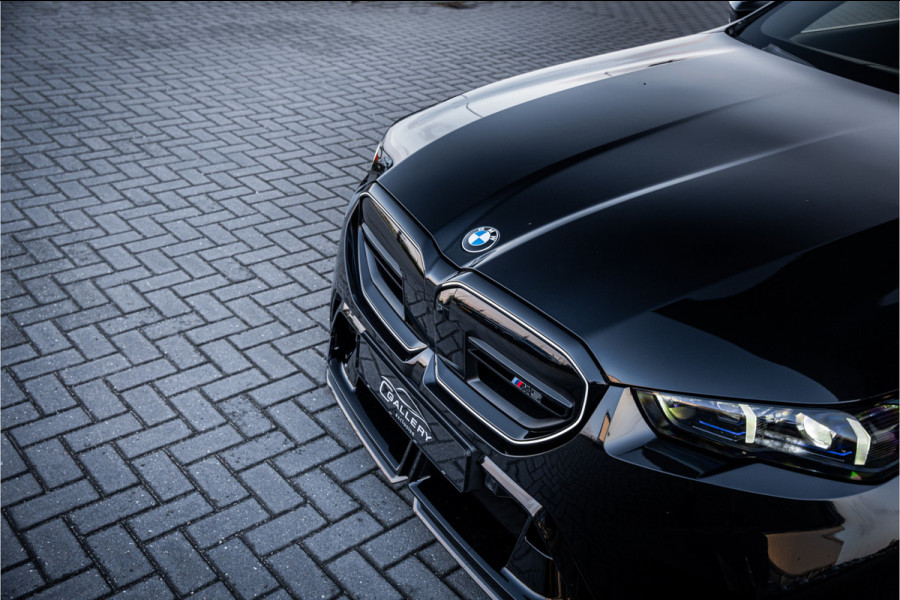 BMW M5 5-serie Touring - Origineel NL | M Drive Professional | Panorama | Carbonpakket | Keramisch | B&W