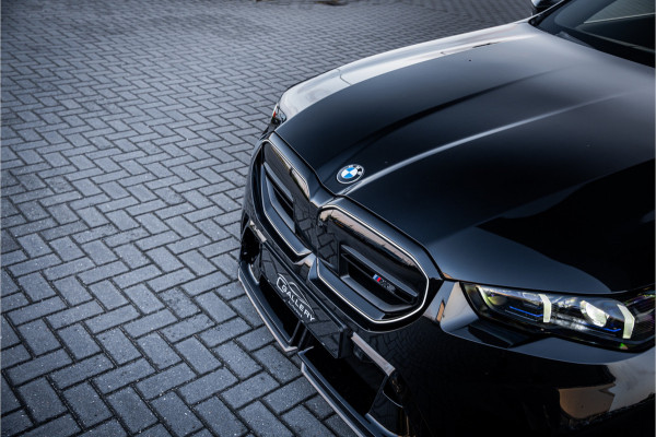 BMW M5 5-serie Touring - Origineel NL | M Drive Professional | Panorama | Carbonpakket | Keramisch | B&W
