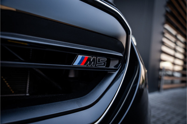 BMW M5 5-serie Touring - Origineel NL | M Drive Professional | Panorama | Carbonpakket | Keramisch | B&W