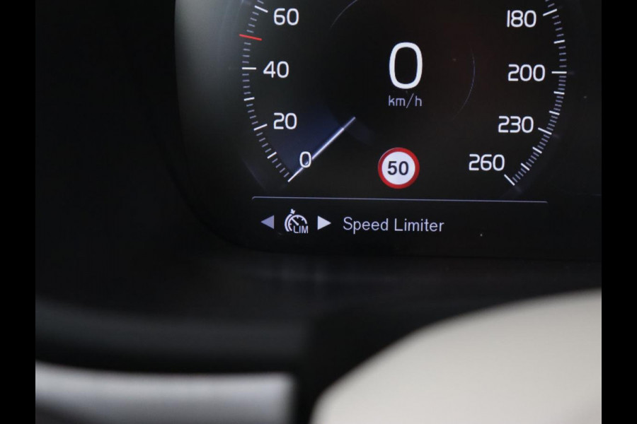 Volvo V90 2.0 D4 Momentum | Trekhaak | Carplay | Camera | Stoelverwarming | Automaat | Adaptive cruise | Pilot assist | Leder | LED | Navigatie | Head-up display