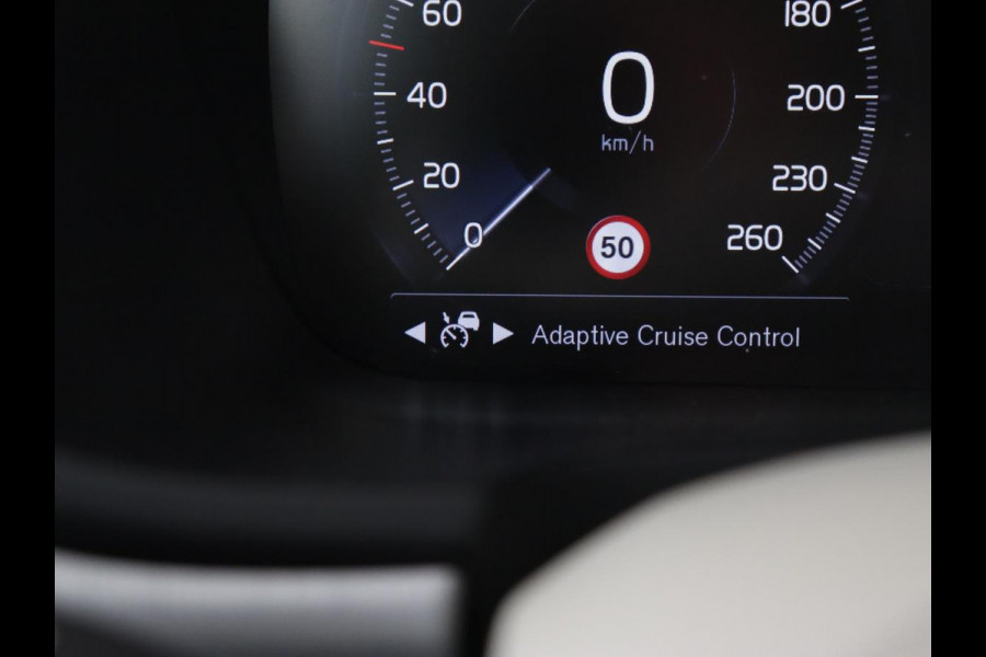 Volvo V90 2.0 D4 Momentum | Trekhaak | Carplay | Camera | Stoelverwarming | Automaat | Adaptive cruise | Pilot assist | Leder | LED | Navigatie | Head-up display