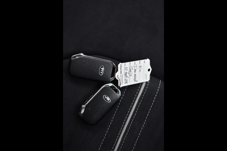Kia ProCeed 1.4 T-GDI GT-Line / Navigatie / Adap. Cruise / 17" LM / Panoramadak / Keyless