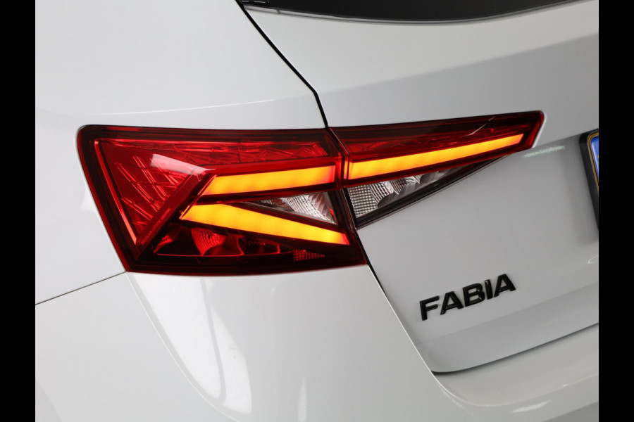 Škoda Fabia 1.0 TSI Monte Carlo 115 pk Automaat (DSG) | Verlengde garantie | Navigatie via App | Parkeersensoren | Achteruitrijcamera | Adaptieve cruise control | LED koplampen |