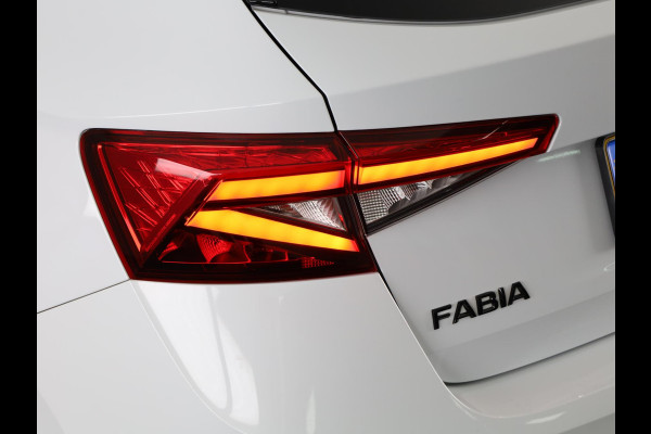 Škoda Fabia 1.0 TSI Monte Carlo 115 pk Automaat (DSG) | Verlengde garantie | Navigatie via App | Parkeersensoren | Achteruitrijcamera | Adaptieve cruise control | LED koplampen |