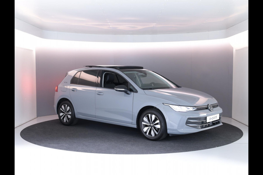 Volkswagen Golf 1.5 eTSI Life Edition GOAL 115PK DSG | Panorama dak | Verlengde garantie | Parkeercamera | Stoel- en stuurverwarming |
