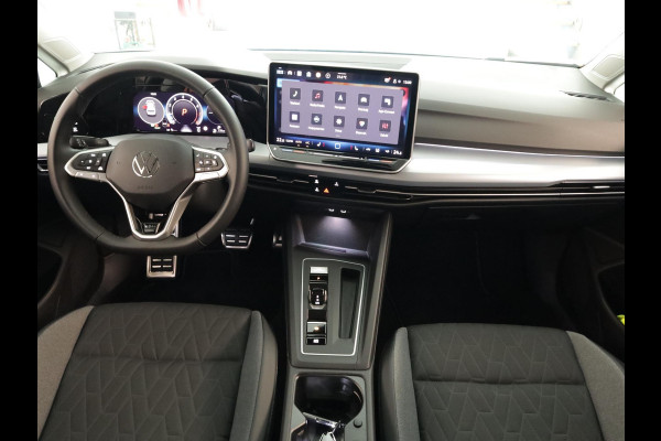 Volkswagen Golf 1.5 eTSI Life Edition GOAL 115PK DSG | Panorama dak | Verlengde garantie | Parkeercamera | Stoel- en stuurverwarming |