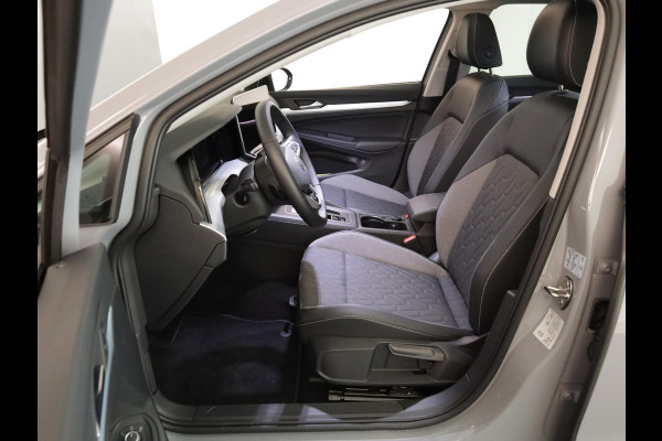 Volkswagen Golf 1.5 eTSI Life Edition GOAL 115PK DSG | Panorama dak | Verlengde garantie | Parkeercamera | Stoel- en stuurverwarming |