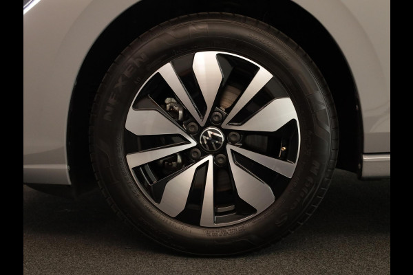 Volkswagen Golf 1.5 eTSI Life Edition GOAL 115PK DSG | Panorama dak | Verlengde garantie | Parkeercamera | Stoel- en stuurverwarming |