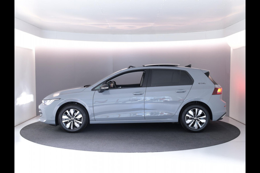 Volkswagen Golf 1.5 eTSI Life Edition GOAL 115PK DSG | Panorama dak | Verlengde garantie | Parkeercamera | Stoel- en stuurverwarming |