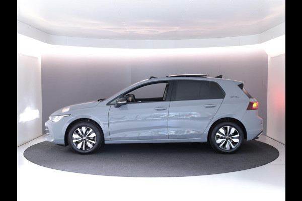 Volkswagen Golf 1.5 eTSI Life Edition GOAL 115PK DSG | Panorama dak | Verlengde garantie | Parkeercamera | Stoel- en stuurverwarming |