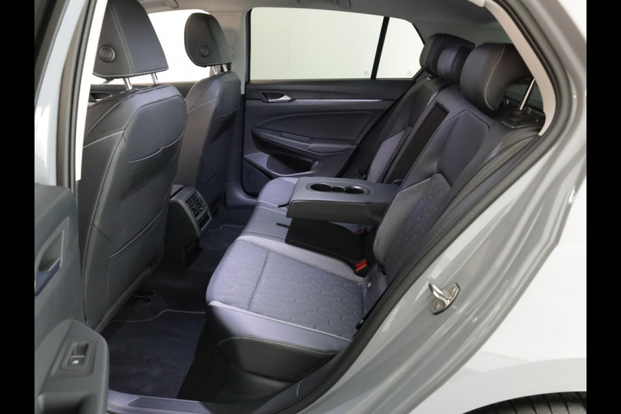 Volkswagen Golf 1.5 eTSI Life Edition GOAL 115PK DSG | Panorama dak | Verlengde garantie | Parkeercamera | Stoel- en stuurverwarming |