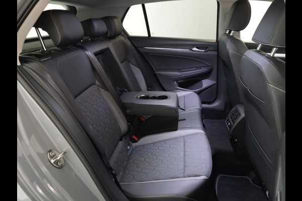 Volkswagen Golf 1.5 eTSI Life Edition GOAL 115PK DSG | Panorama dak | Verlengde garantie | Parkeercamera | Stoel- en stuurverwarming |
