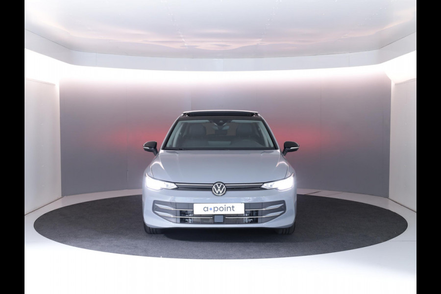 Volkswagen Golf 1.5 eTSI Life Edition GOAL 115PK DSG | Panorama dak | Verlengde garantie | Parkeercamera | Stoel- en stuurverwarming |