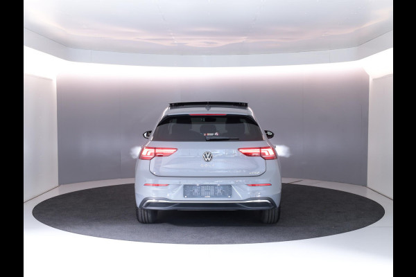 Volkswagen Golf 1.5 eTSI Life Edition GOAL 115PK DSG | Panorama dak | Verlengde garantie | Parkeercamera | Stoel- en stuurverwarming |