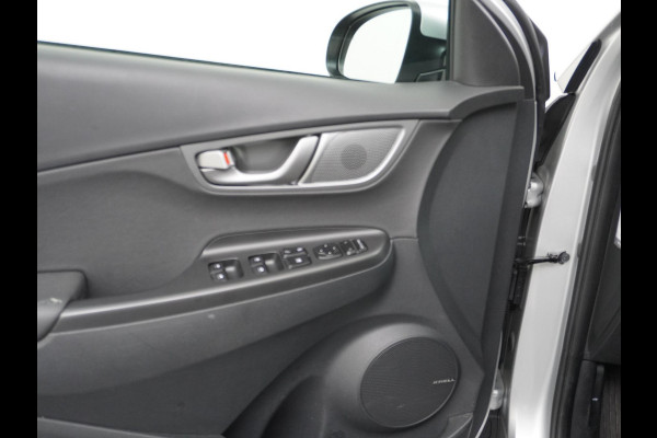 Hyundai Kona EV Premium 64 kWh VAN: 22.900,- VOOR: 18.877,- UW HERFSTVOORDEEL: 4.023,- 3-FASE LADER | ORIGINEEL NL AUTO MET NAP | SCHUIFDAK | LEDER | STOELVERWARMING & VERKOELING | HEAD-UP DISPLAY | AFN.TREKHAAK | RIJKLAAR MET 12 MAANDEN BOVAG GARANTIE!