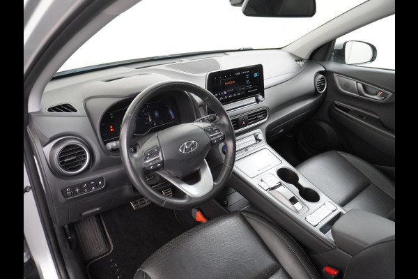 Hyundai Kona EV Premium 64 kWh VAN: 22.900,- VOOR: 18.877,- UW HERFSTVOORDEEL: 4.023,- 3-FASE LADER | ORIGINEEL NL AUTO MET NAP | SCHUIFDAK | LEDER | STOELVERWARMING & VERKOELING | HEAD-UP DISPLAY | AFN.TREKHAAK | RIJKLAAR MET 12 MAANDEN BOVAG GARANTIE!