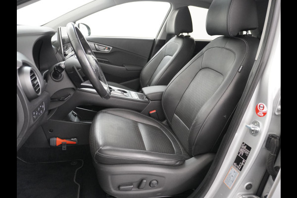 Hyundai Kona EV Premium 64 kWh VAN: 22.900,- VOOR: 18.877,- UW HERFSTVOORDEEL: 4.023,- 3-FASE LADER | ORIGINEEL NL AUTO MET NAP | SCHUIFDAK | LEDER | STOELVERWARMING & VERKOELING | HEAD-UP DISPLAY | AFN.TREKHAAK | RIJKLAAR MET 12 MAANDEN BOVAG GARANTIE!